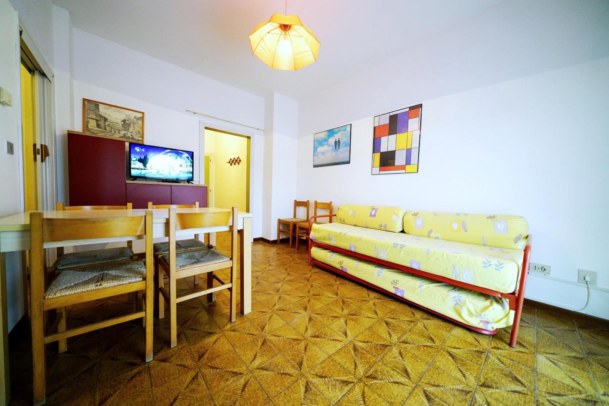 Apartment 3 D *
